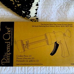 Pampered chef cookie press